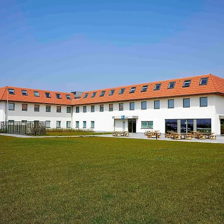 Ibis Budget Oostende Airport מלון מידלקרק