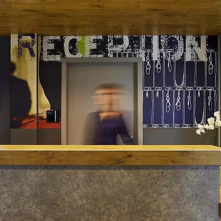 Ibis Budget Oostende Airport מלון מידלקרק