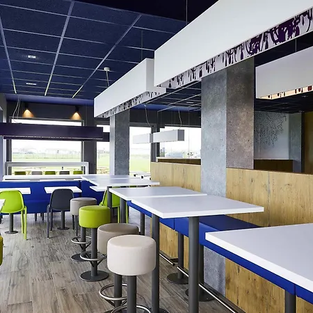 Ibis Budget Oostende Airport מלון 2*