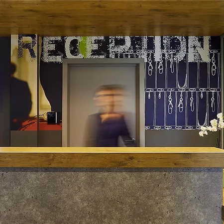 Ibis Budget Oostende Airport מלון מידלקרק