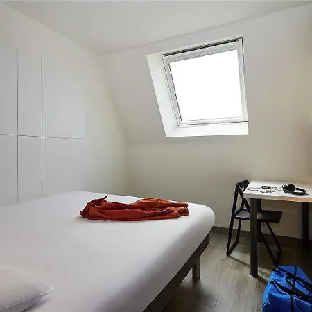 Ibis Budget Oostende Airport מלון 2*