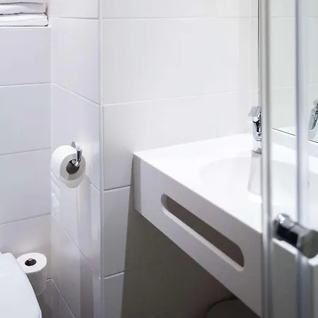 Hotel Ibis Budget Oostende Airport 2*