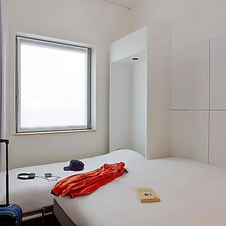 Ibis Budget Oostende Airport מלון 2*
