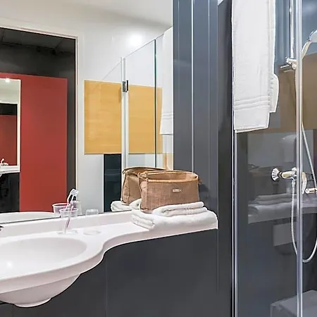 Ibis Budget Oostende Airport מלון 2*
